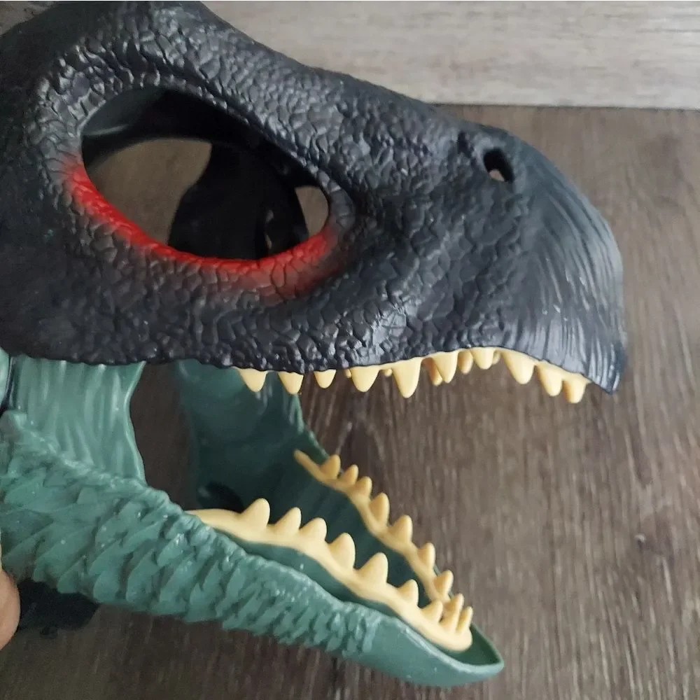 Jurassic World Dominion Therizinosaurus Dinosaur Mask.